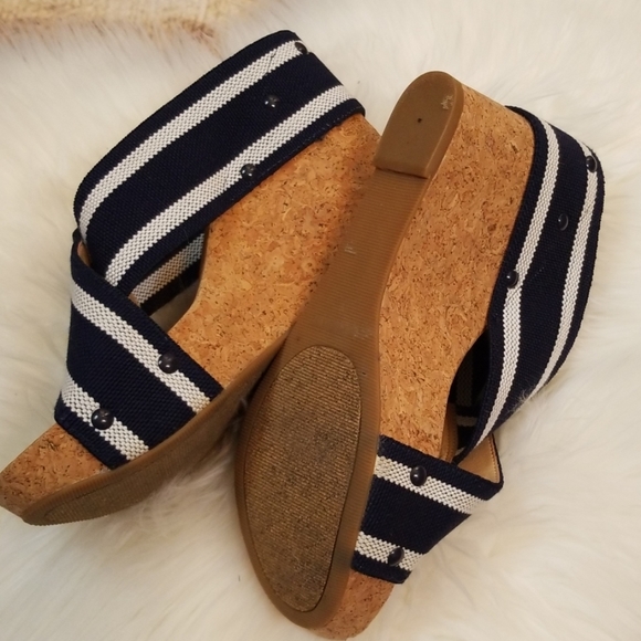 Lucky Brand Miller Wedge Sandals - Picture 9 of 12